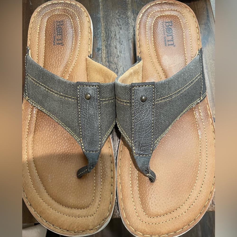 Born Men’s Sandals Flip Flops, size 14